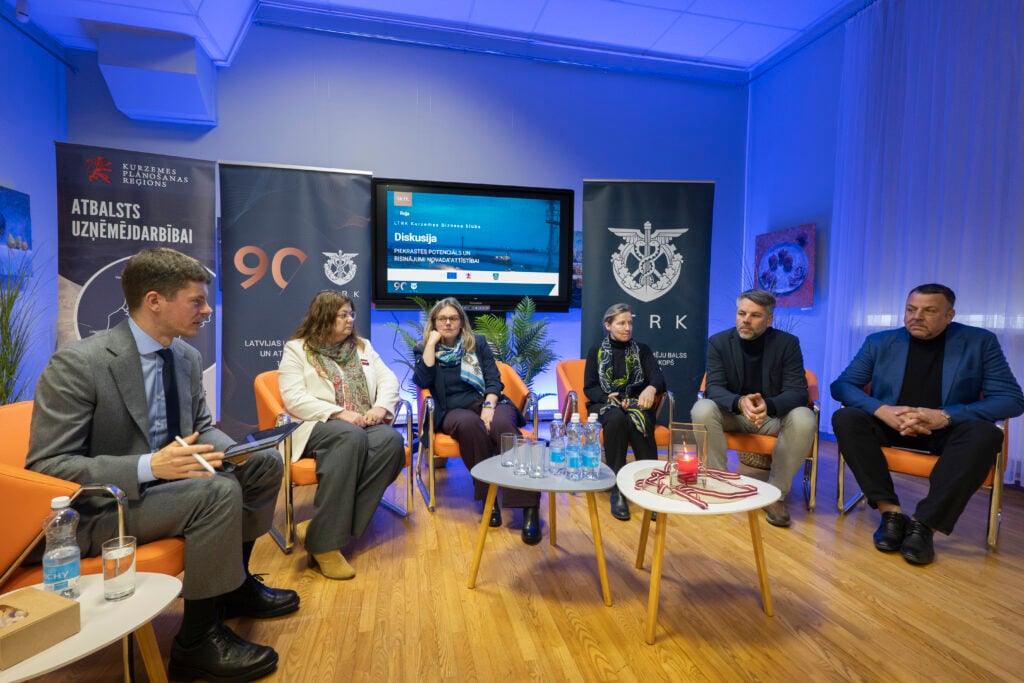 <Field name='title'></Field>