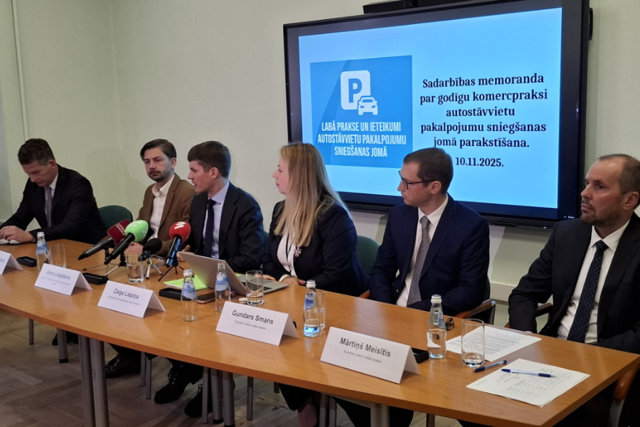 <Field name='title'></Field>