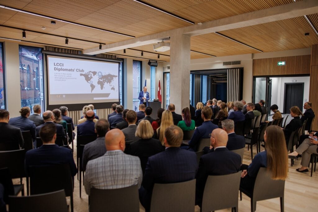 <Field name='title'></Field>