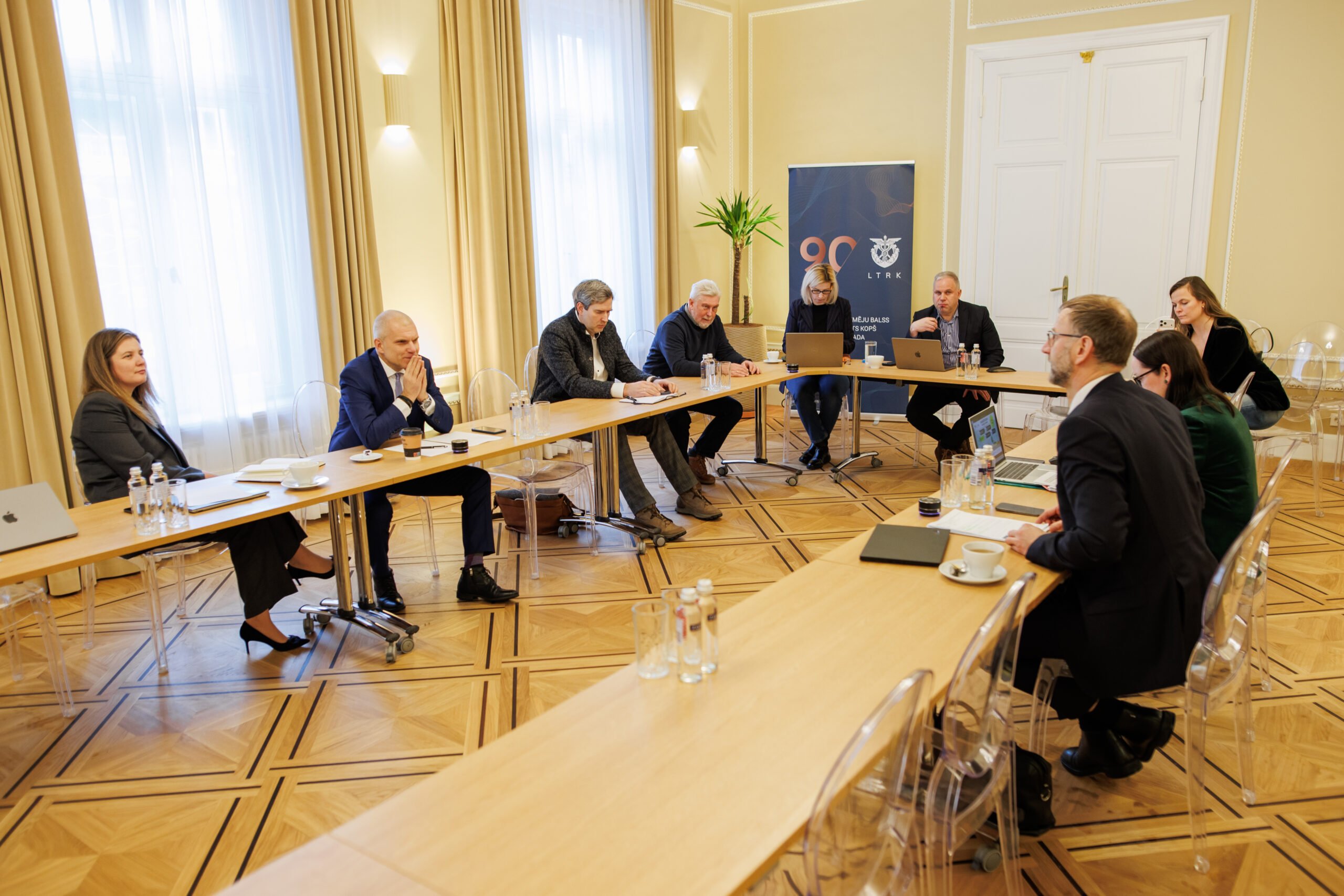 LTRK Padome ar satiksmes ministru pārrunā transporta nozares attīstību un drošību