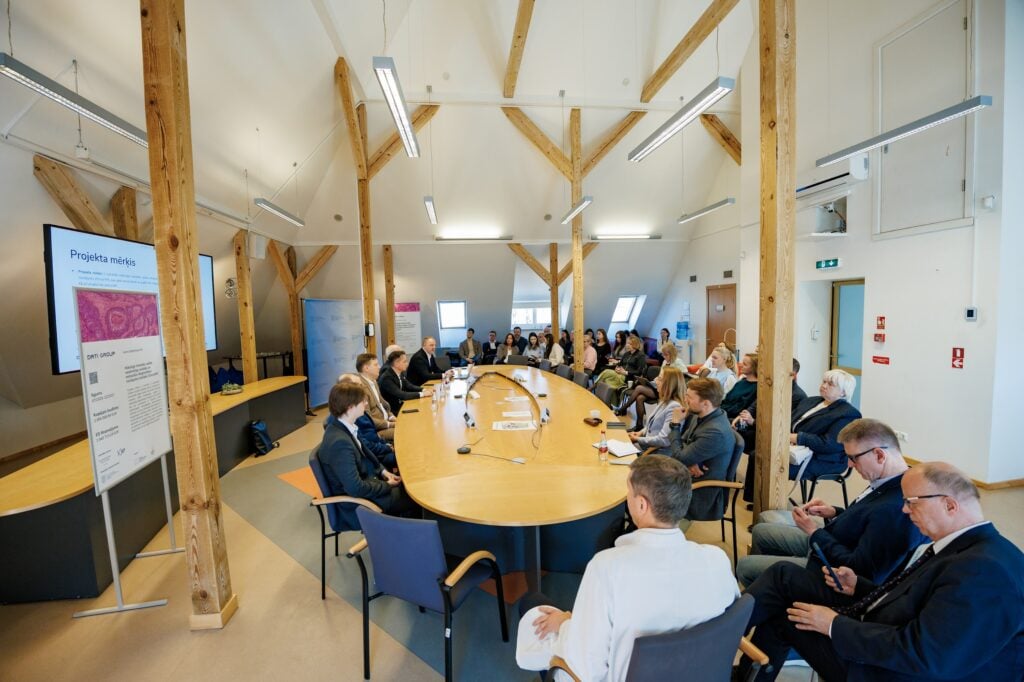 <Field name='title'></Field>