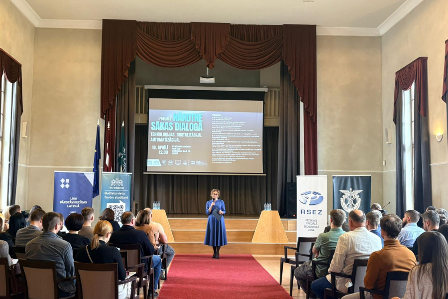 <Field name='title'></Field>