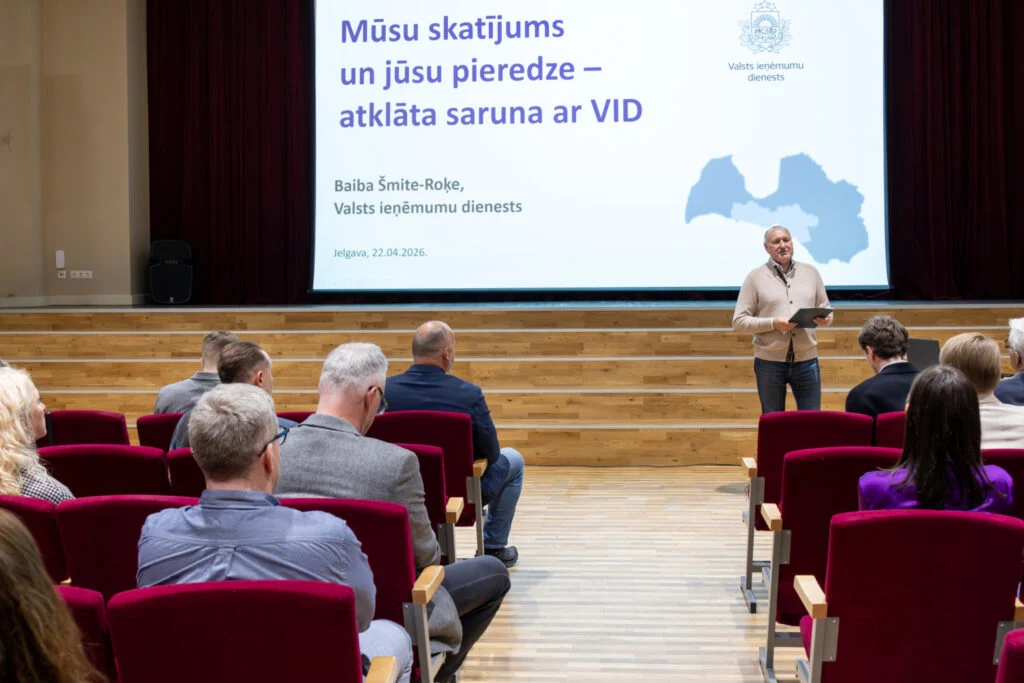 <Field name='title'></Field>